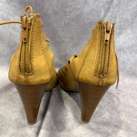 Delicious "Richelle" Caged Shoes - Picture 5 of 7